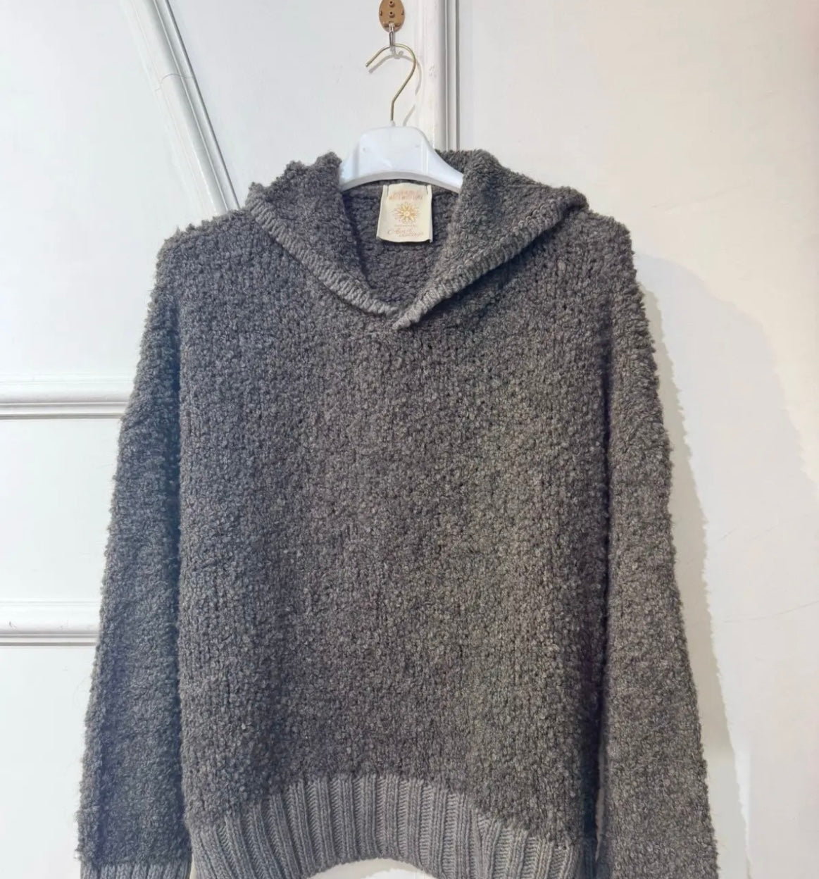 Pull bouclettes capuche