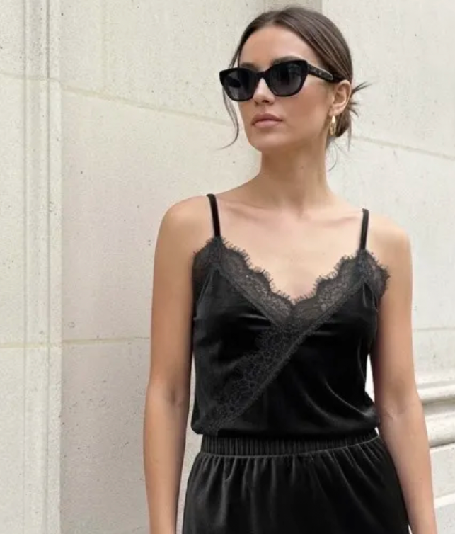 Haut velours dentelle