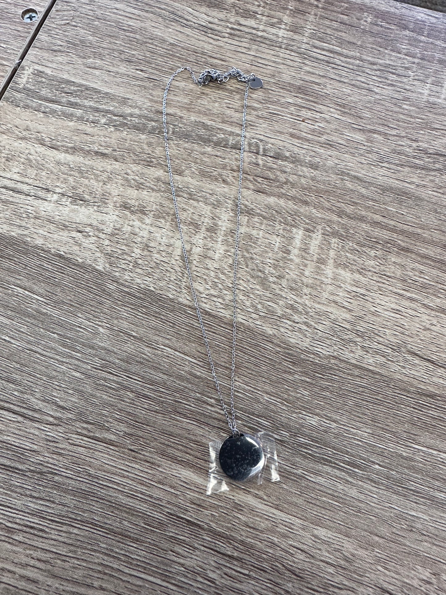 Collier avec rond argenté