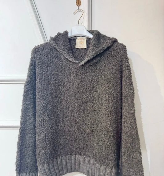 Pull bouclettes capuche