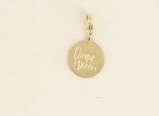 Charm Carpe diem